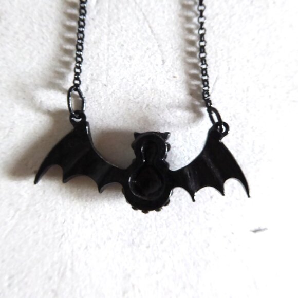 NEW 18” GOTHIC BEJEWELED VAMPIRE BAT WITH RED EYES CHOKER NECKLACE - Picture 7 of 9